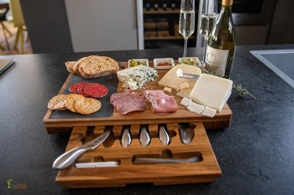 Crafting Culinary Elegance: Acacia Charcuterie Boards for Stylish Entertaining - NovoBam